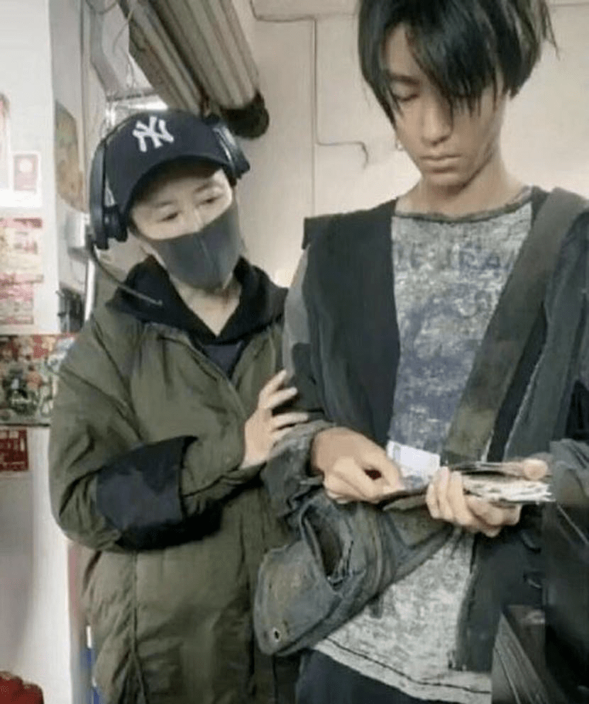 王俊凯突发疾病退出跨年晚会连夜彩排后头晕恶心呕吐拍戏图爆瘦憔悴不