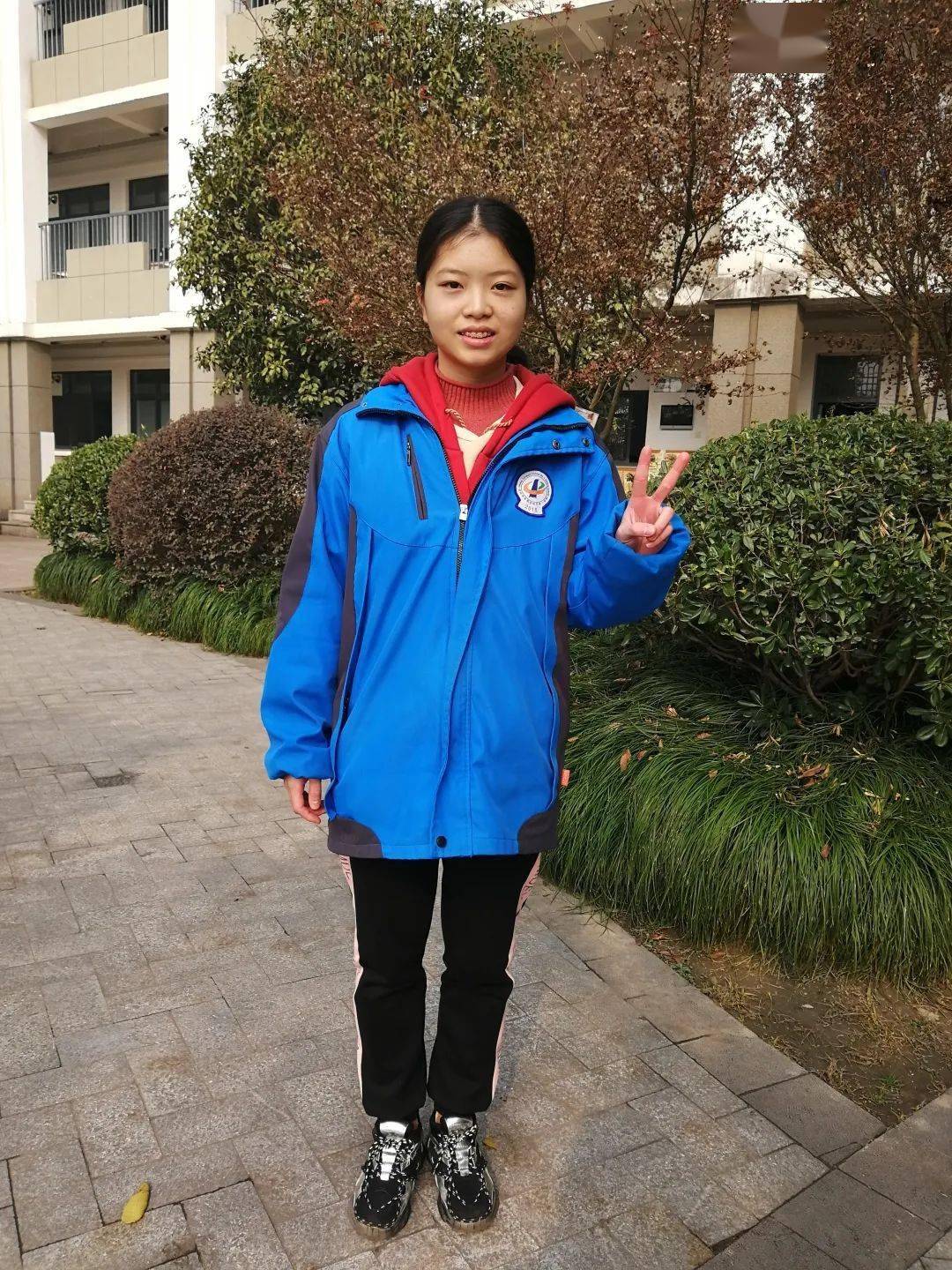 请投票给最美的ta临平一中第七届美丽学生评比活动