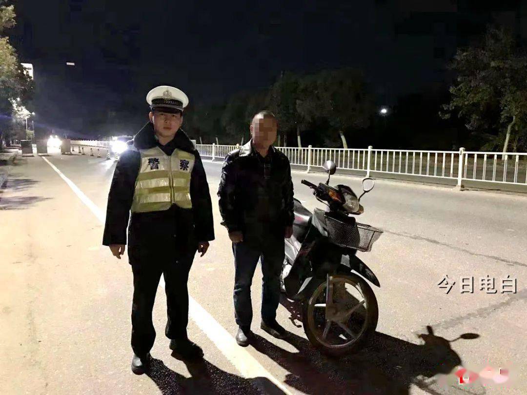 电白交警开展摩电专项整治一天查处各类机动车交通违法超百起