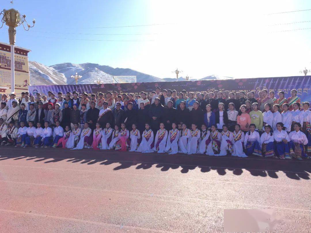 编译青春 驱动未来——碌曲县藏族中学2021元旦文艺汇演_手机搜狐网