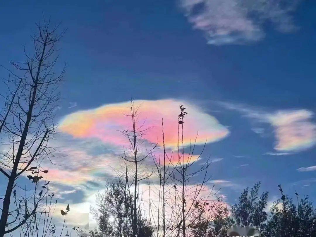 太美啦!西昌上空现罕见"七彩祥云"