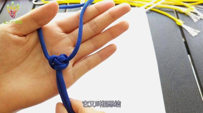 形似元宝的红豆结又名相思结寓意爱情的永久和对对方的思念