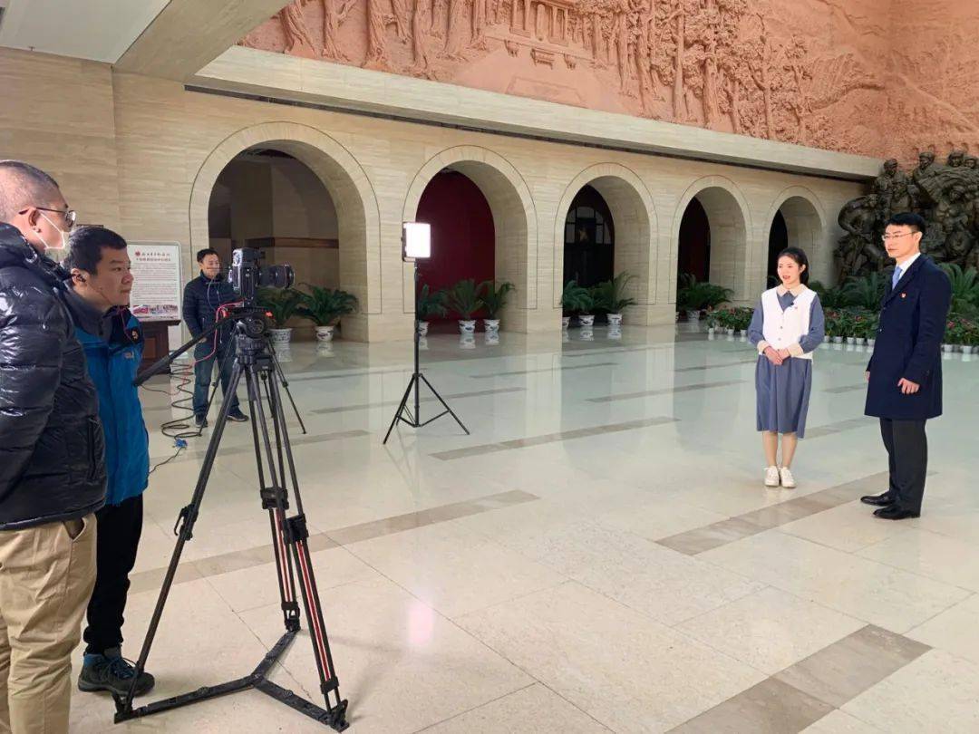 延安大学学生汶佳妮再来看看本期大学习主持人小姐姐"监督背书员"毕竟