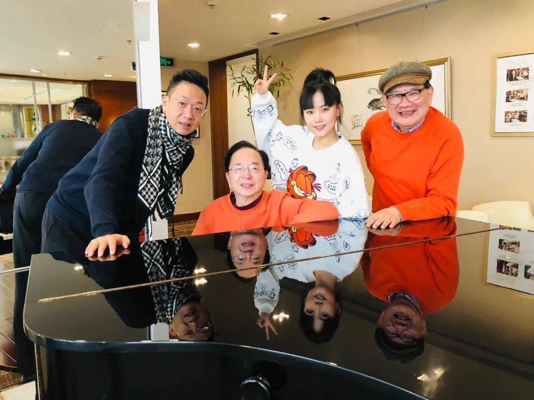 陈歌辛送给妻子的音乐素描里,有着"永远的微笑" | 曹可凡_姚莉