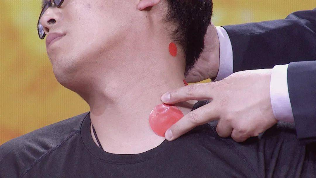 颈部这里最易长筋结一定要揉开附演示视频