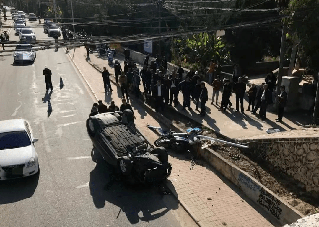 痛心!梅州一高中生騎摩托與小車發生碰撞,遭碾壓身亡