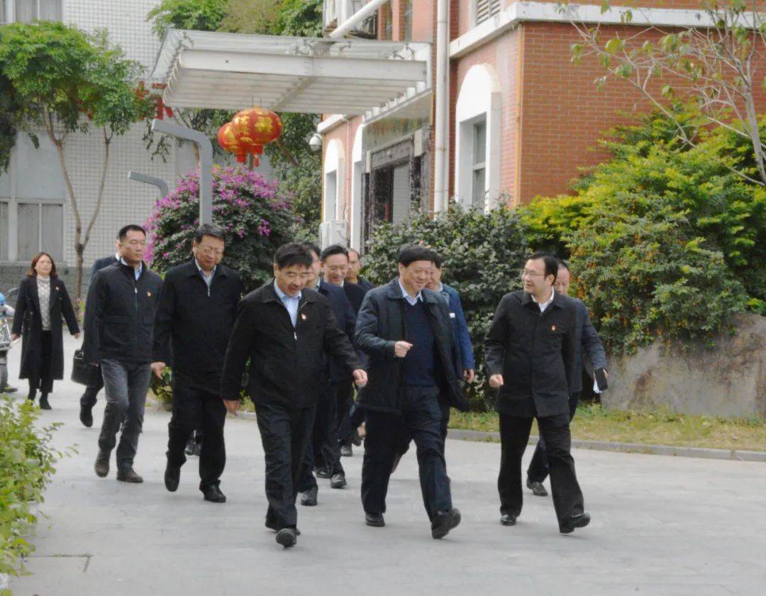 福州市委副书记市长尤猛军一行莅临春伦集团调研指导