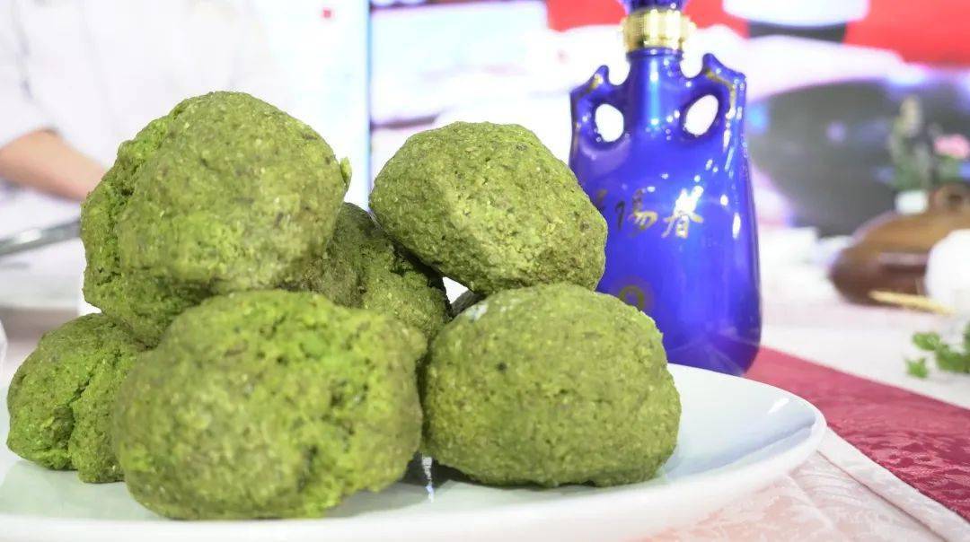 这道菜品是地地道道的寿光特色!二师兄也是头一回听说.炒耙古.