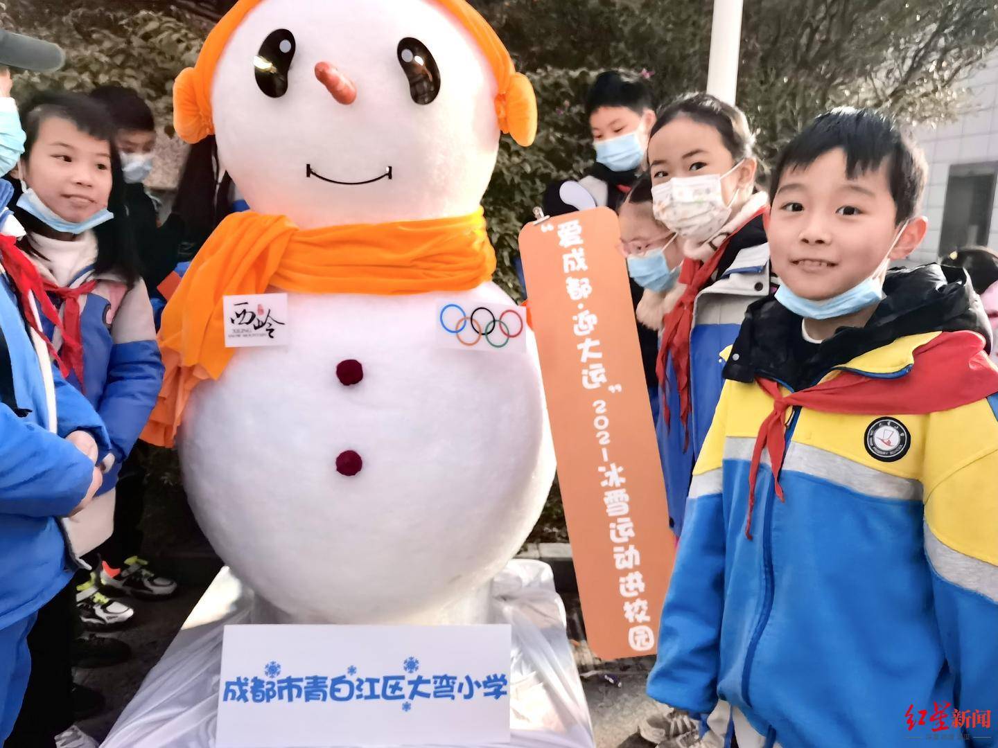 真·大雪人清晨現身成都13所校園!青白江昨晚下雪了?