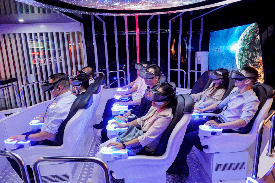 体验馆外还设有超高清的显示屏