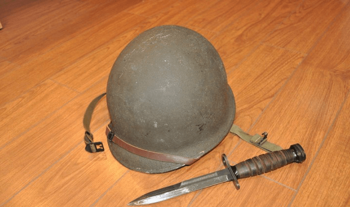 日本士兵的自杀式头盔是二战时期质量最差的钢盔之一