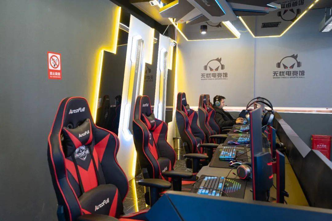 常宁这家电竞网咖活动连连!装备逆天,颜值压制._游戏