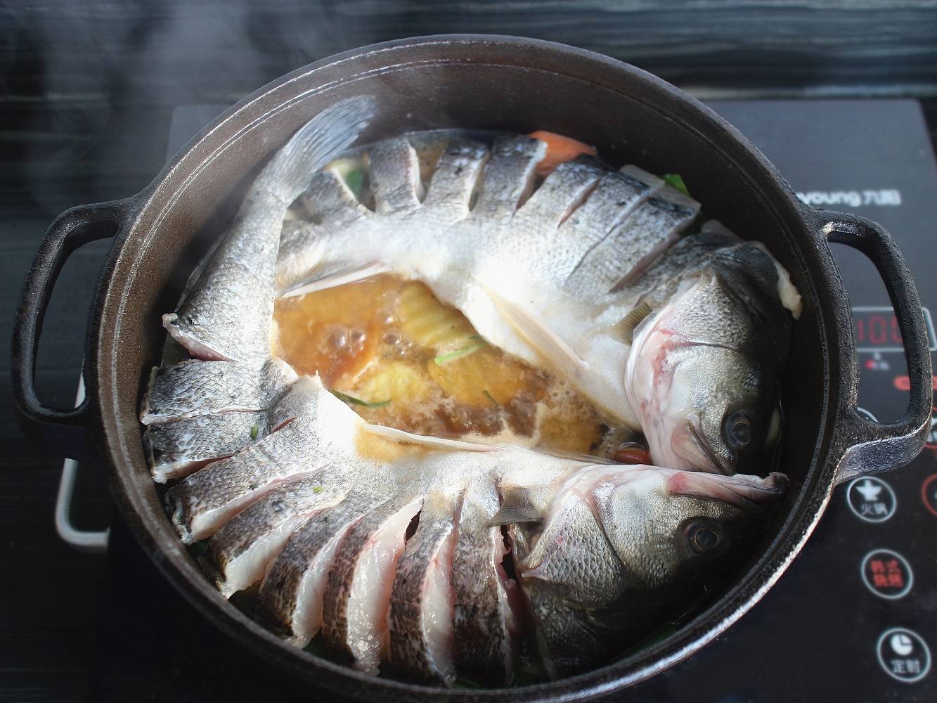 豆豉焖鲈鱼,简单又家常,营养健康,热乎乎的,吃上一口超级过瘾