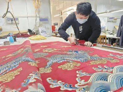 西草市街戏服制作地尽展国粹之美