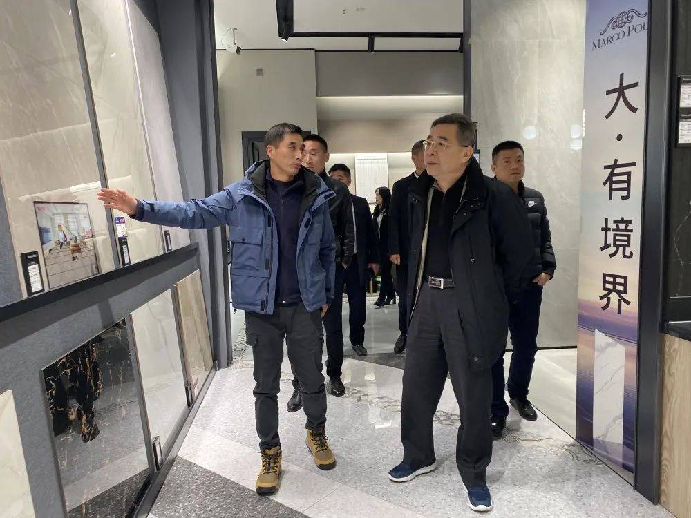 热烈欢迎全国人大代表唯美集团董事长黄建平先生莅临萍乡华美立家