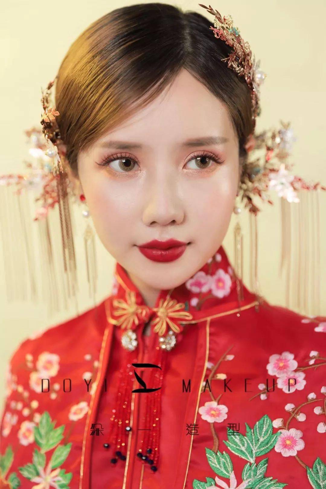 分享一组超美的白纱+中式新娘造型