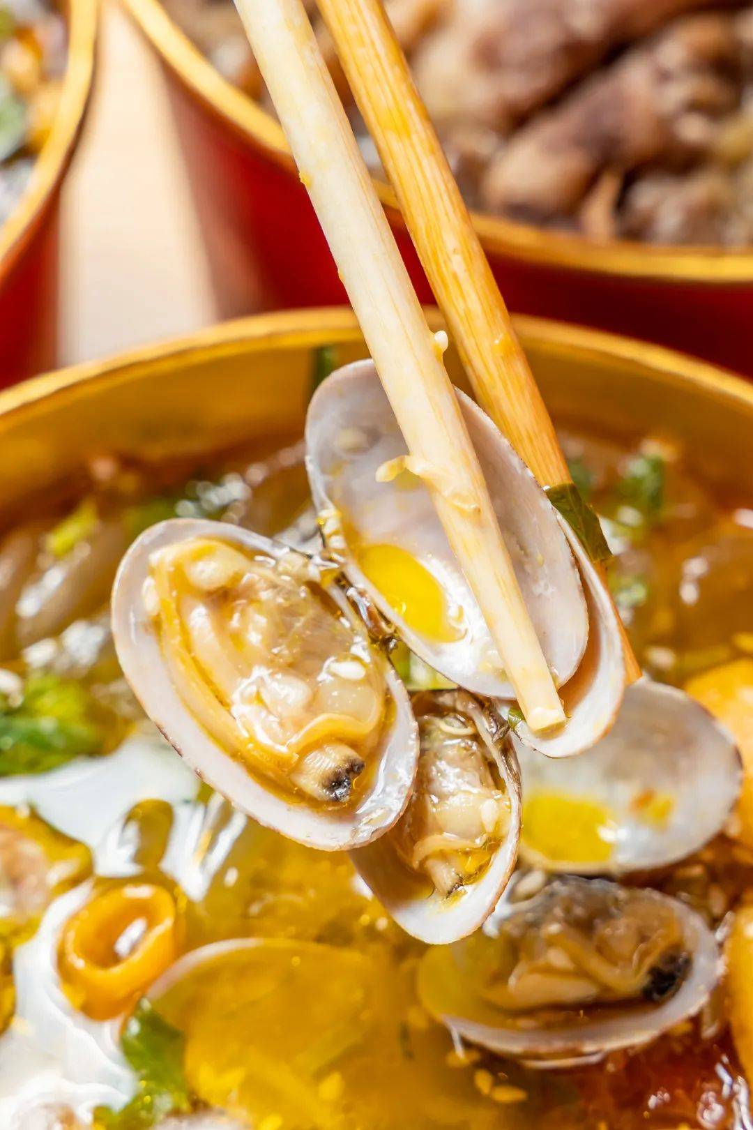 金汤花甲酸辣粉这一款可是店里人气王,仿佛是花甲粉和酸辣粉的结合体