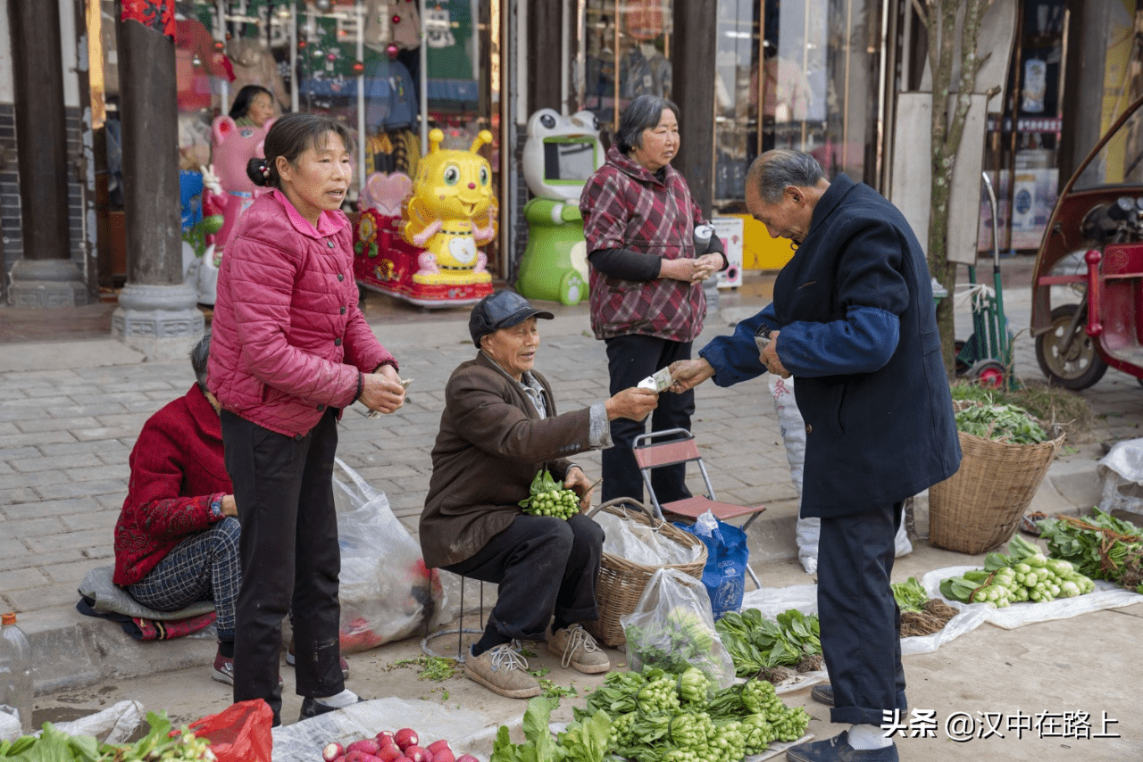 逛人间烟火,赶乡镇大集~汉中这种传统集市你逛过吗?_生活