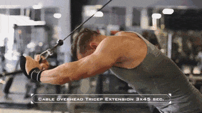 肌肉医生接种新冠疫苗引发舔屏:好想帮他打针!_手臂