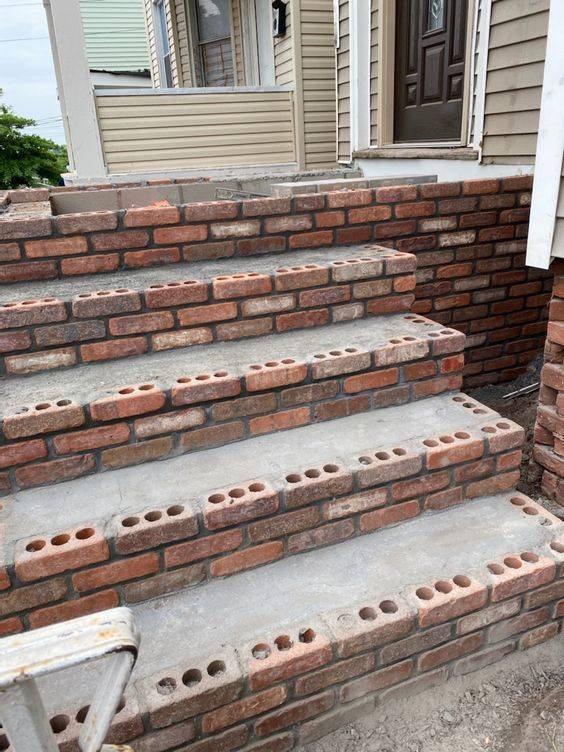 还是农村好,邻居石笼网灌石子做台阶,城里见不到物业管不着