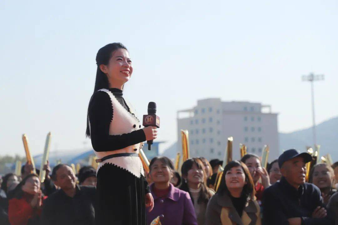 央视综艺喜上加喜来陕西米脂啦极端保守姑娘来相亲邵峰自有妙招撩拨