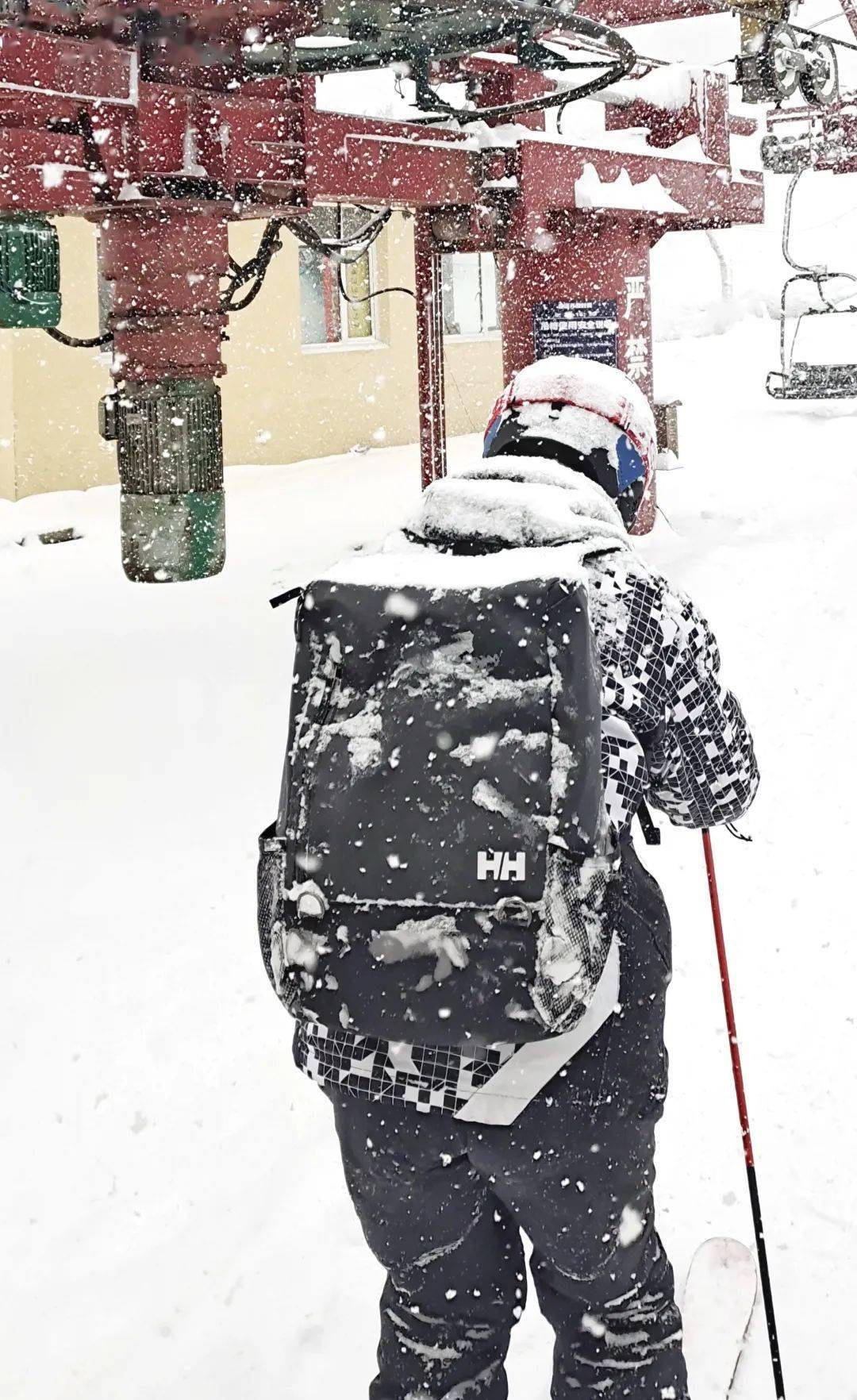 滑雪场上感受大连这个冬天很东北
