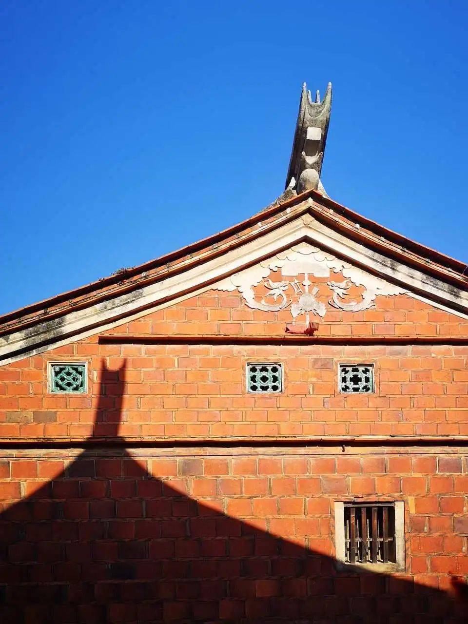 我们一定要保护好,努力把这些富有特色的符号更好地体现在现代建筑中