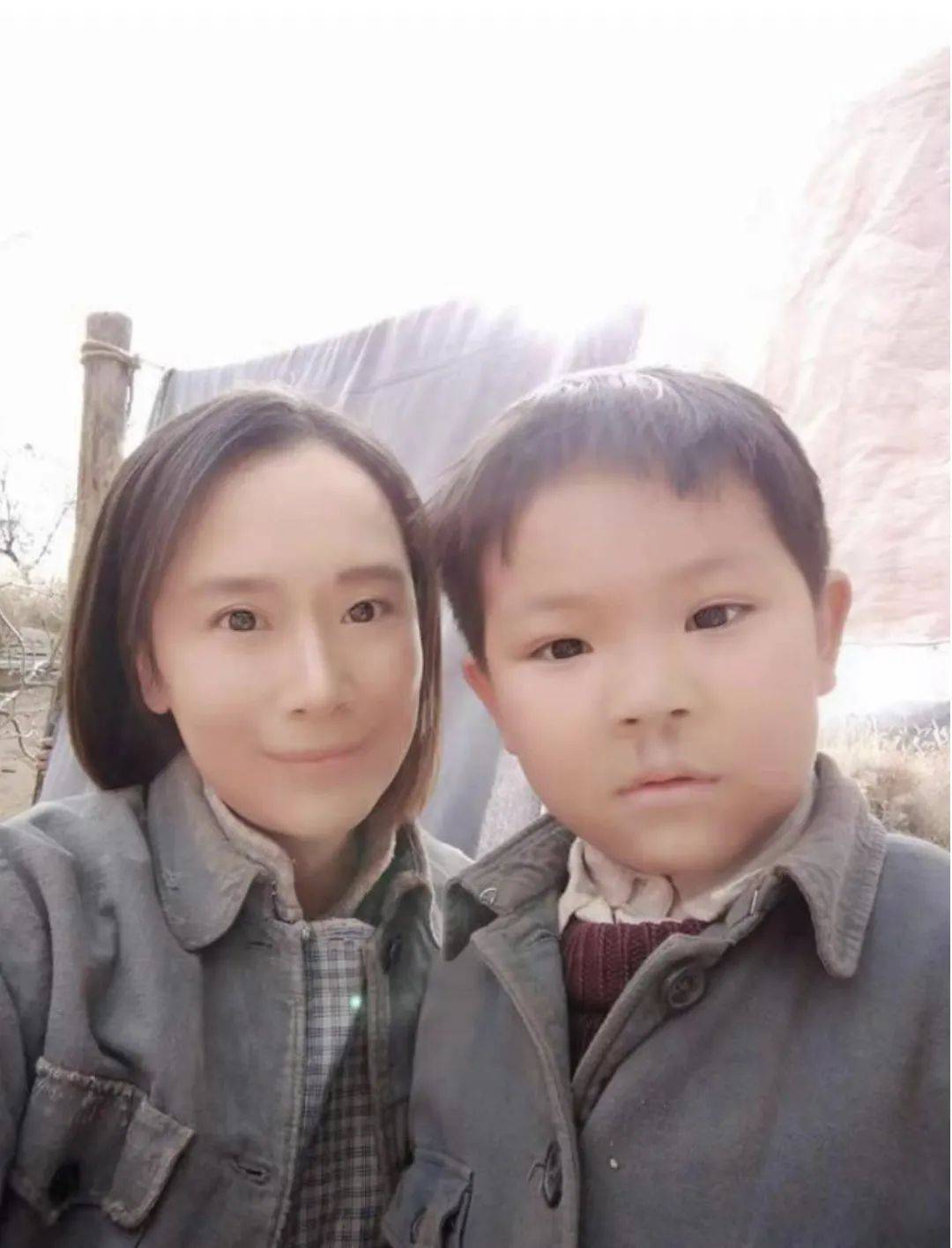 看到《啊摇篮》海报时,感觉时光瞬间回溯了,爷爷在,丑妈妈在,孩子们在