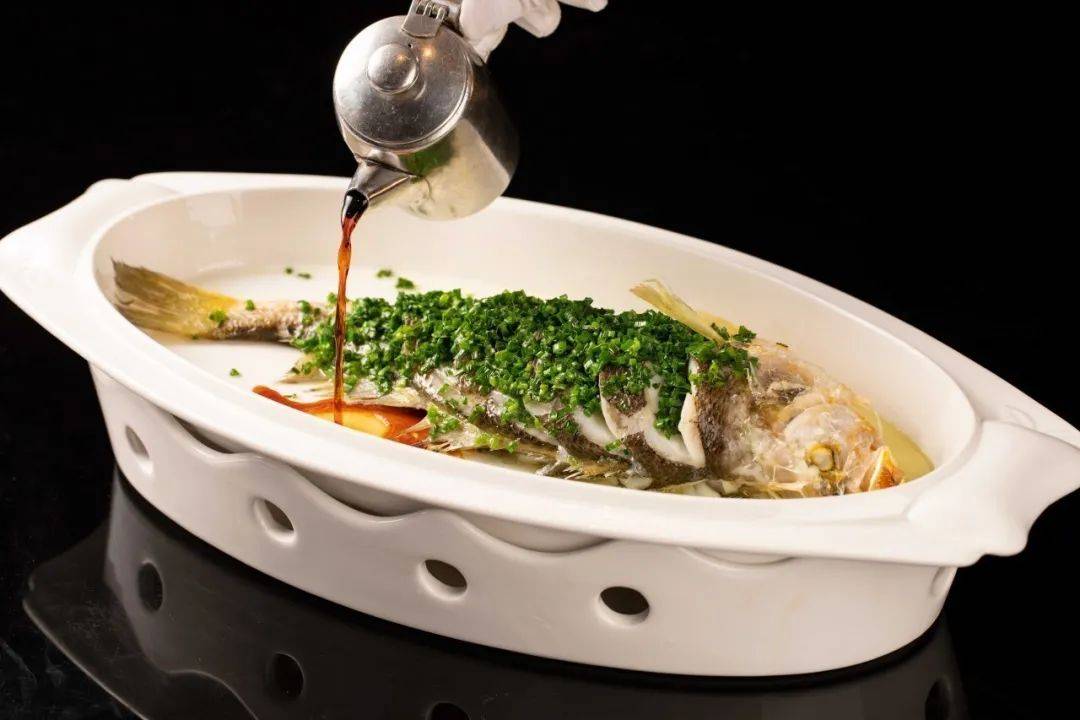 即保留了鱼鲜味,也不破坏肉质的嫩滑 葱香,酱香,鱼香 香味缠绕在鼻尖