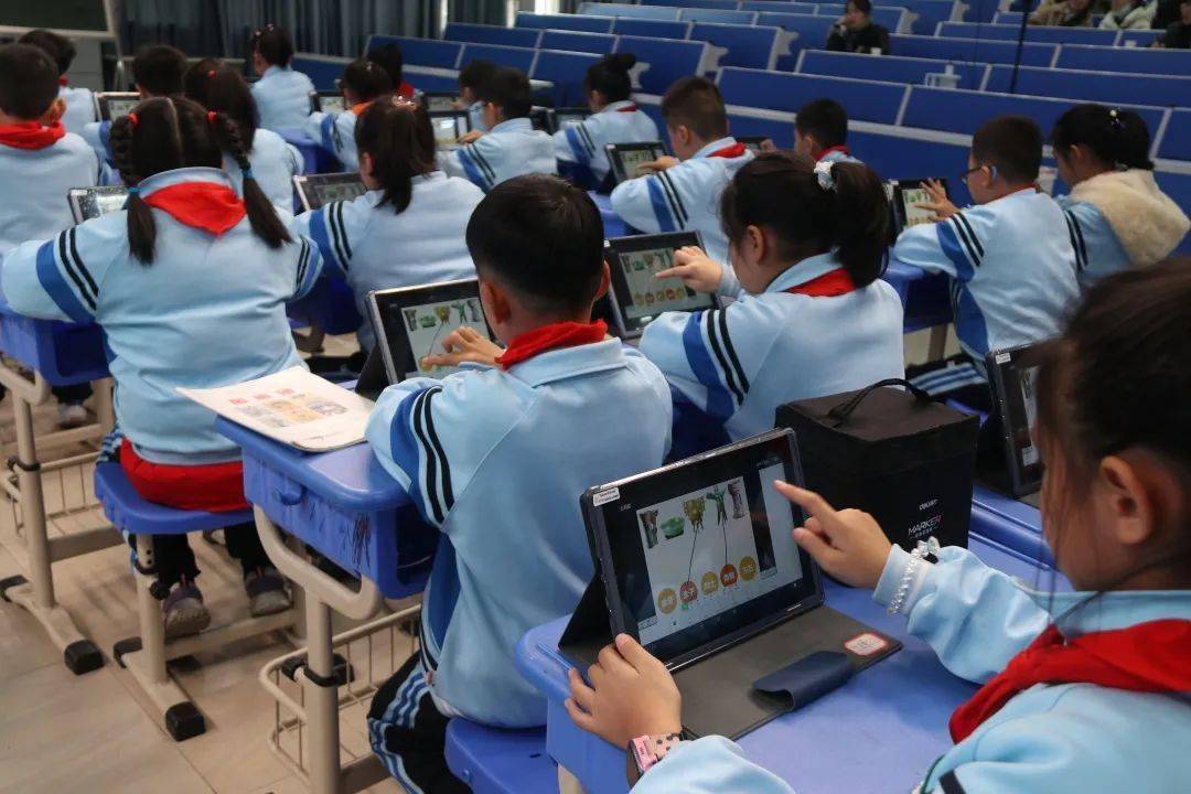 校园动态科技赋能教学智慧课堂出彩记2021年三明市陈景润实验小学教学