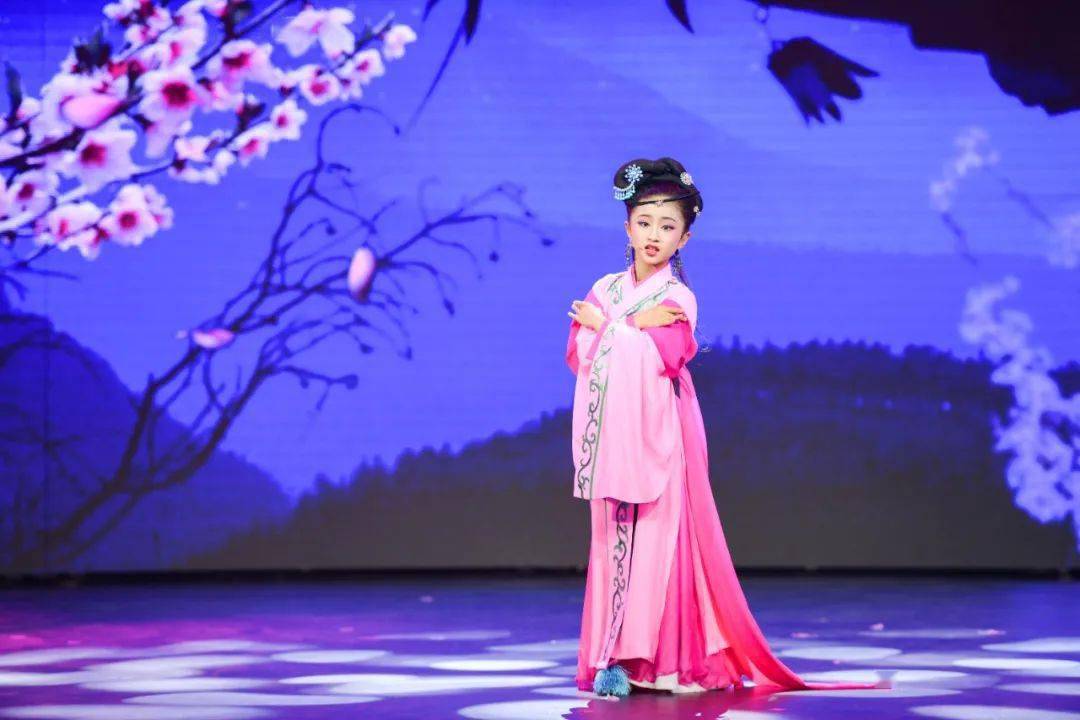 新莲花剧场大舞台越剧小梅花张思铷