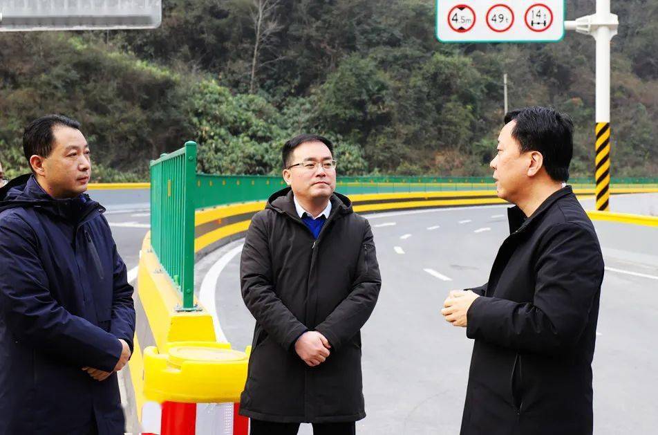 镇巴县长叶稳太调研检查住建及交通工作_手机搜狐网