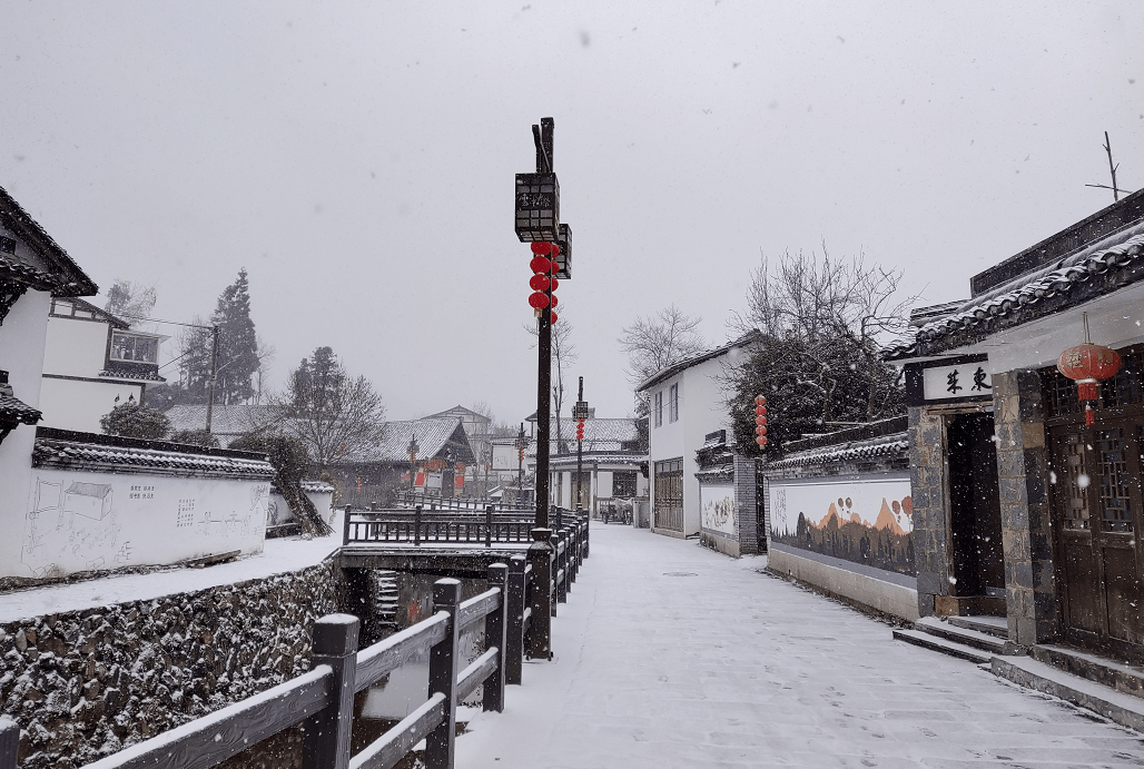 江南小村庄的雪景图片图片