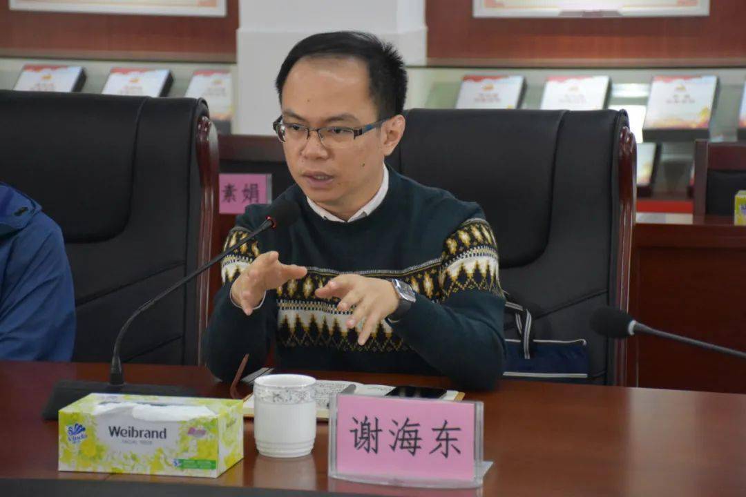 调研会最后由儒林中学校长黄海青,儒林一小校长彭喜倡总结介绍了各自