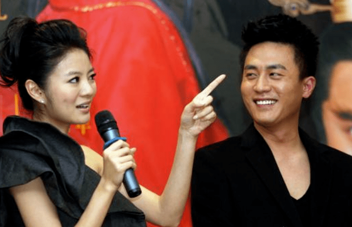 有家室也放得开?杜淳紧搂杨颖,狂飙土味情话,女方娇羞满脸通红