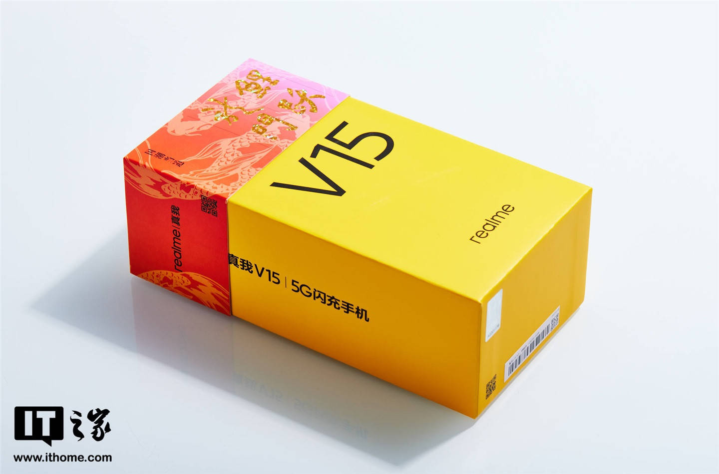 【it之家开箱】"锦鲤"手机 realme 真我 v15 图赏