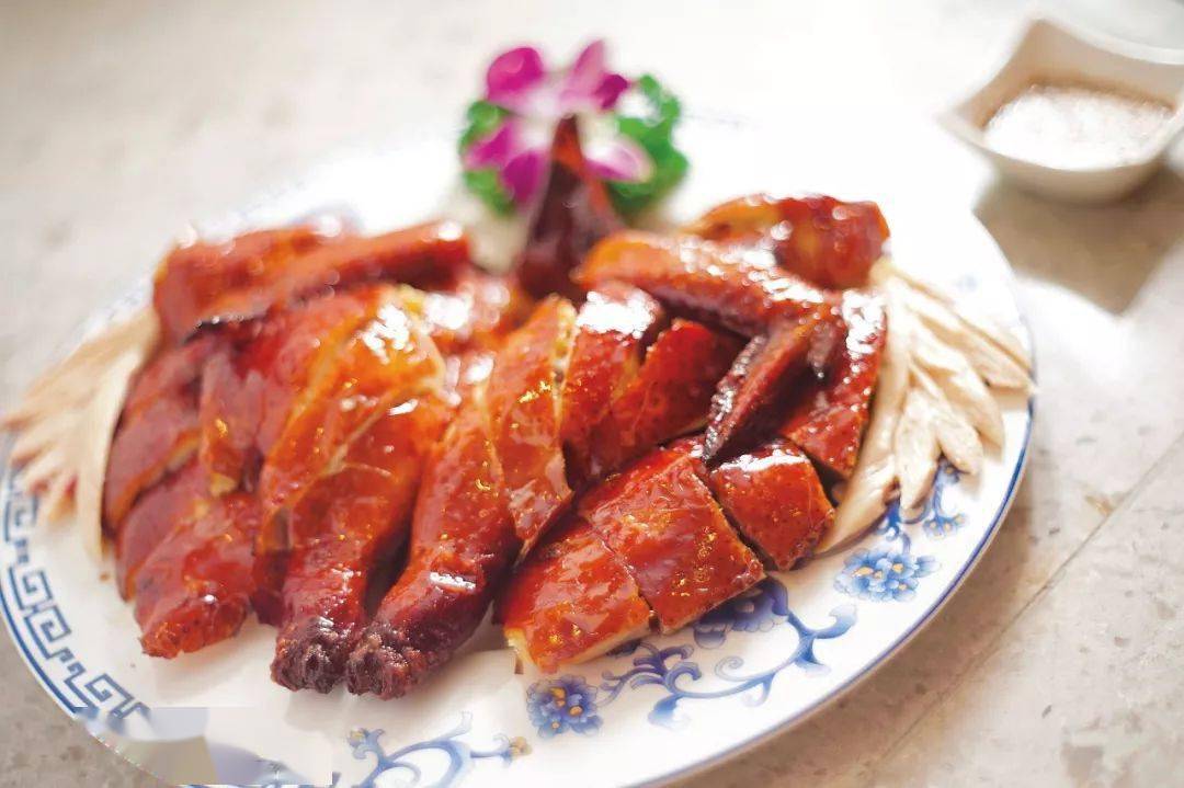广州各饮食店争创招牌鸡菜肴,市师鸡,江南百花鸡,脆皮鸡等名鸡肴相继