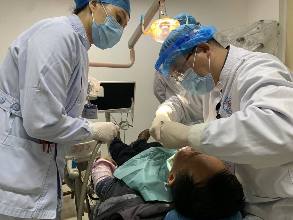 六旬血友病患者拔牙成都二医院多学科联合除病患