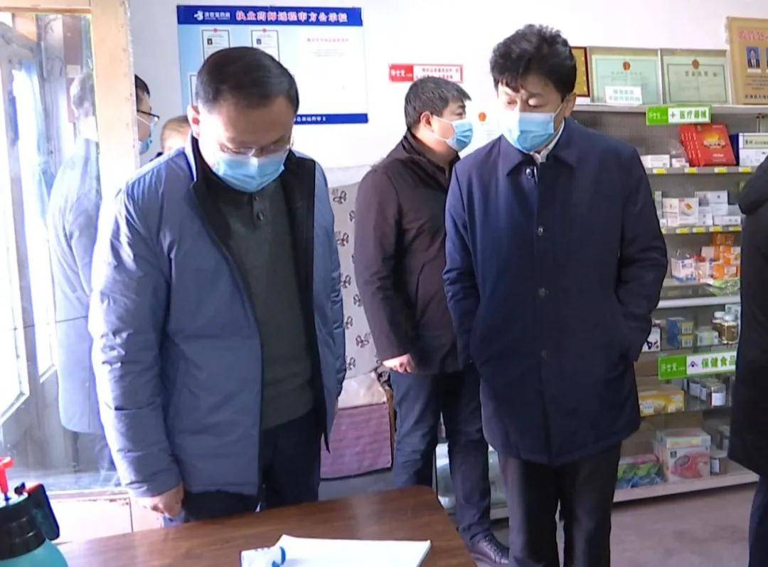 在豆村卫生院,侯桂宁,张双翼详细了解疫情防控期间就诊流程等情况