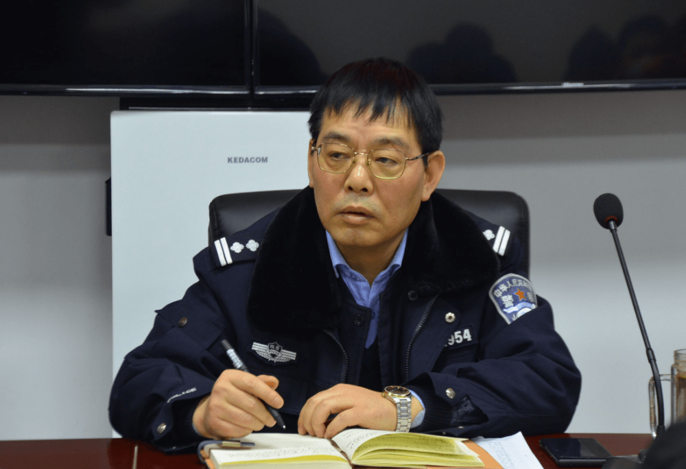 会议首先由车管所民警程丽宣读了兴平市公安局交通管理大队《关于全市