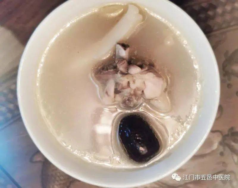 靓汤 补肾养颜 来碗花胶响螺片鸡汤 功效