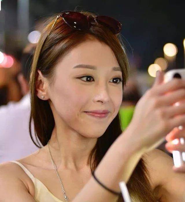 日入五位数!前tvb绿叶陈婉婷直播狂收礼,感激粉丝金钱上支持