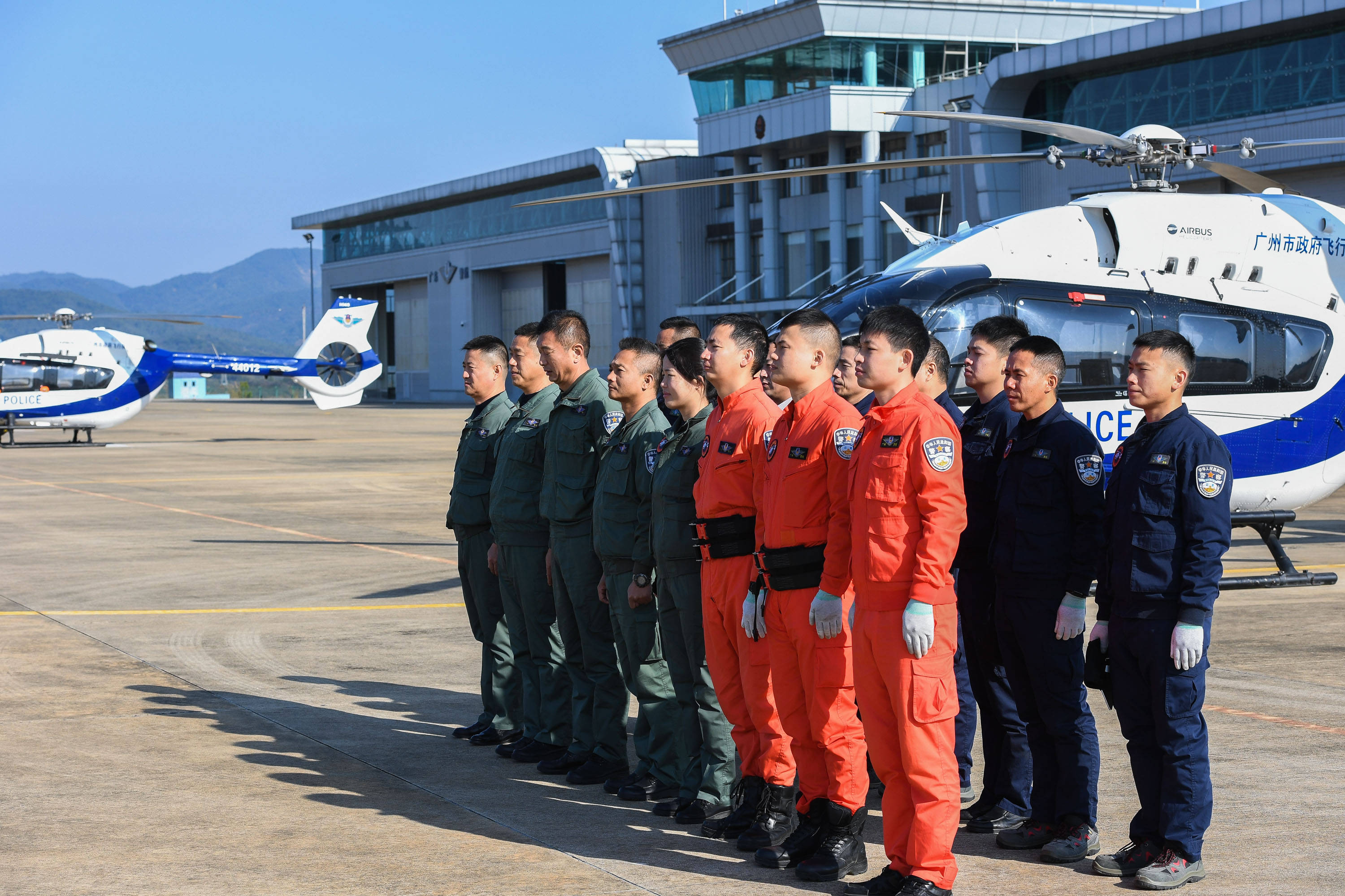 南粤警察一日:神兵天降 蛟龙出海_广州