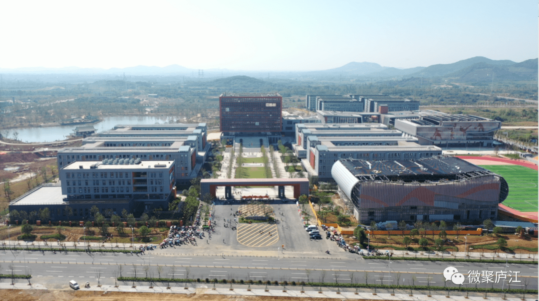 庐江二中新校区庐江二中新校区是庐江县重点工程之一,并在全县公办