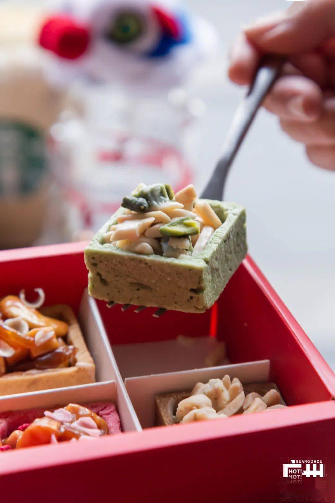 星巴克新年限定上线特饮甜品星杯牛气登场