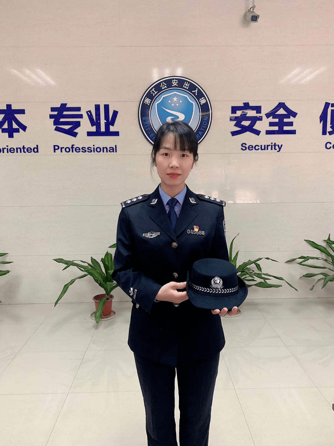 致敬首个中国人民警察节公安一线的最美她力量