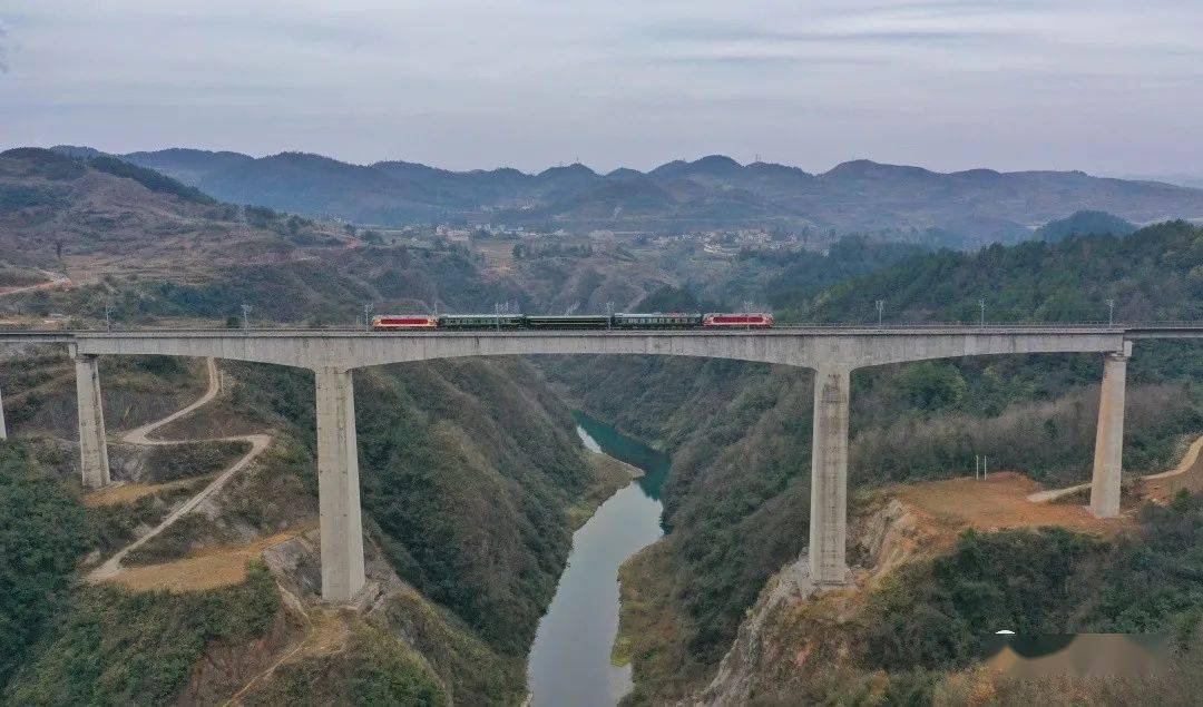 瓮马铁路启动动态验收