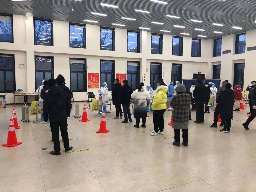 西城区食品相关行业从业人员第三轮核酸检测今日启动现场秩序井然