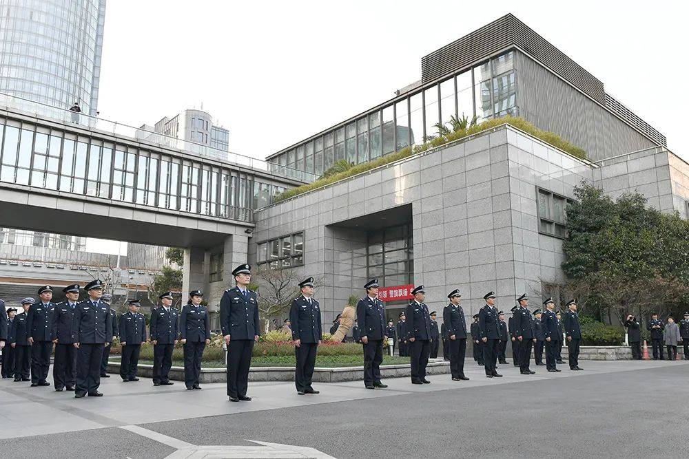 升中国人民警察警旗仪式隆重举行上海市公安局黄浦分局上午致敬忠诚
