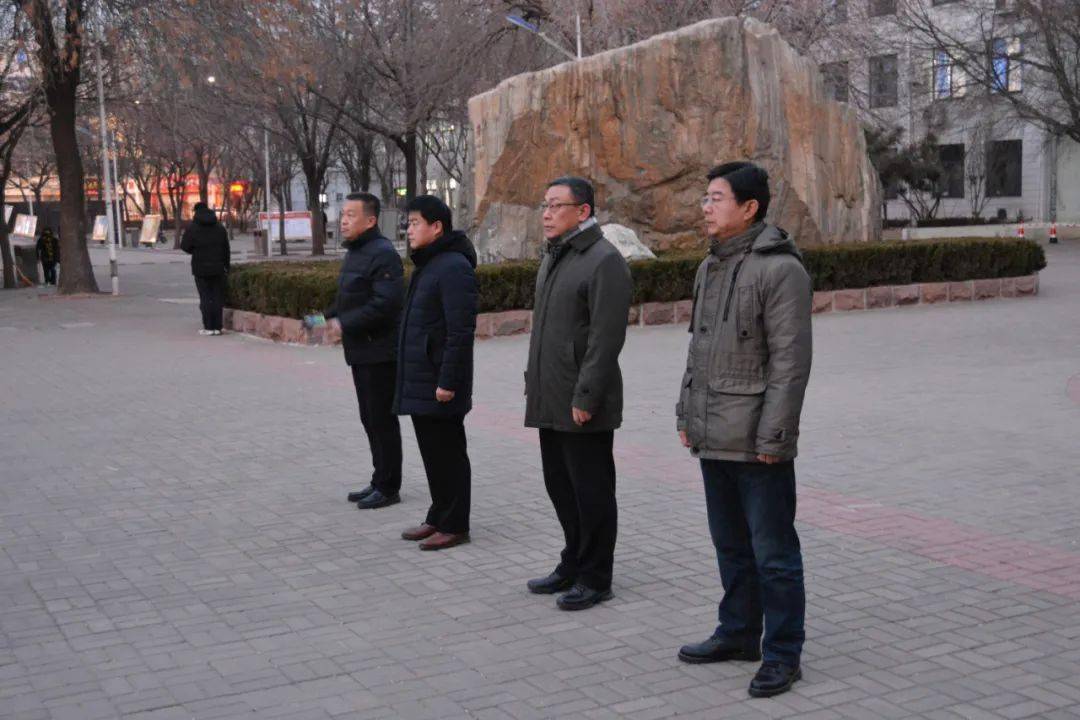 德州一中老校区组织开展激情教育勤学善思争创佳绩主题升旗仪式